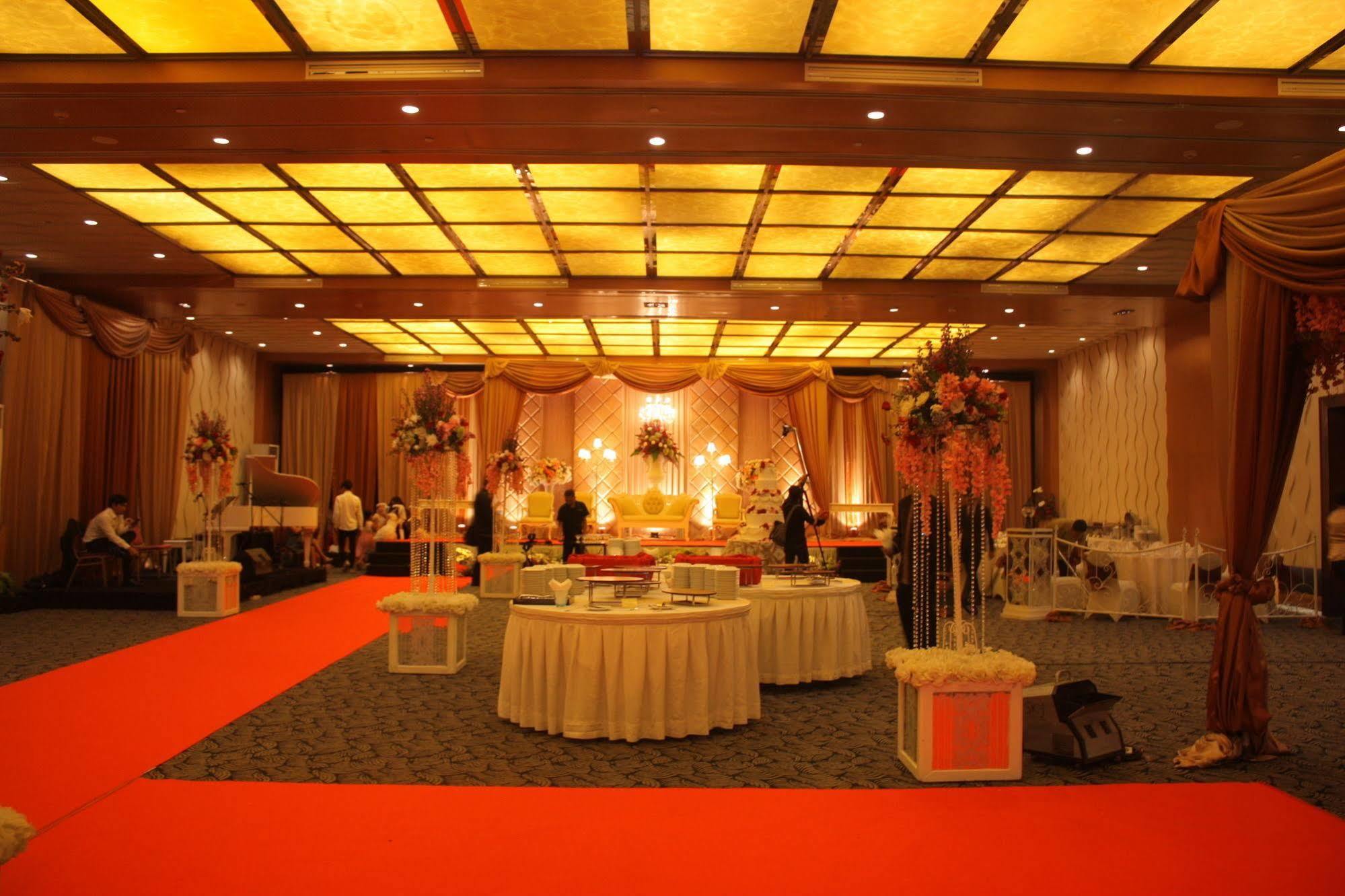 Le Grandeur Mangga Dua Hotel Jakarta Exterior photo