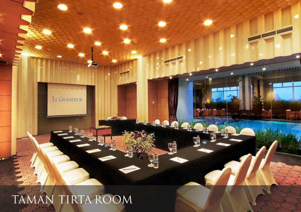 Le Grandeur Mangga Dua Hotel Jakarta Exterior photo